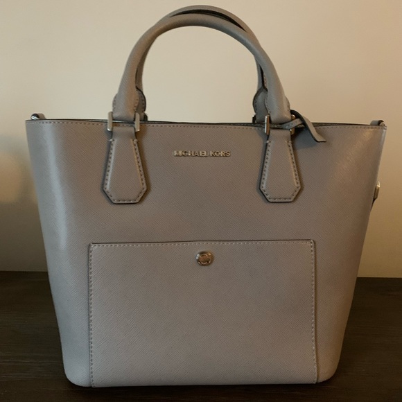 Michael Kors Handbags - 📣SALE 🔔 Michael Kors Greenwich Stachel Bag
